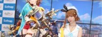 《莱莎2》等身大莱莎手办实拍照 肉腿热裤笑靥如花